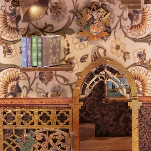 Arco decorativo entre libros