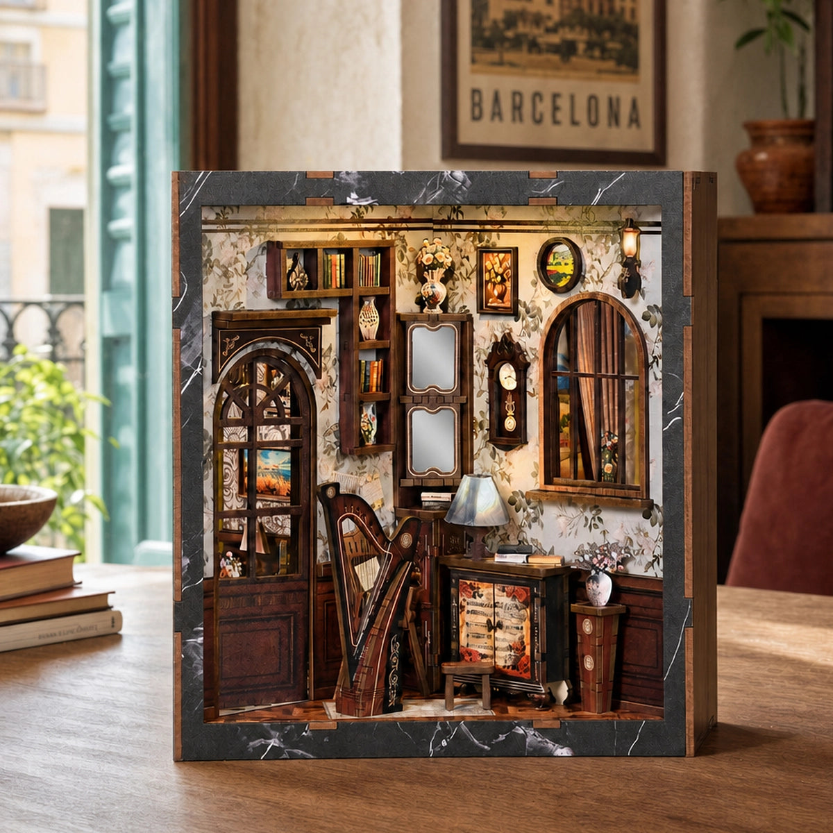 European Melody Box - Book Nook en miniatura