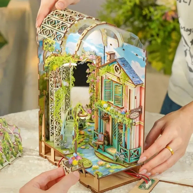 Giverny Garden - DIY Book Nook