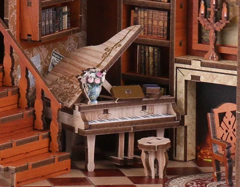 Piano junto a la chimenea