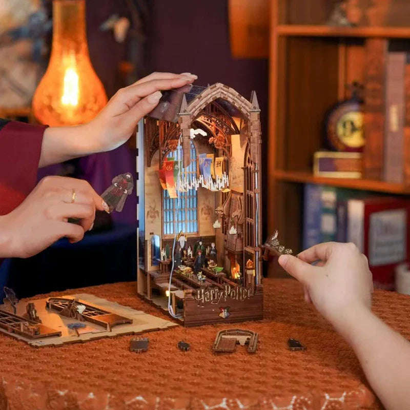 Harry Potter Magic Auditorium - Book Nook en miniatura