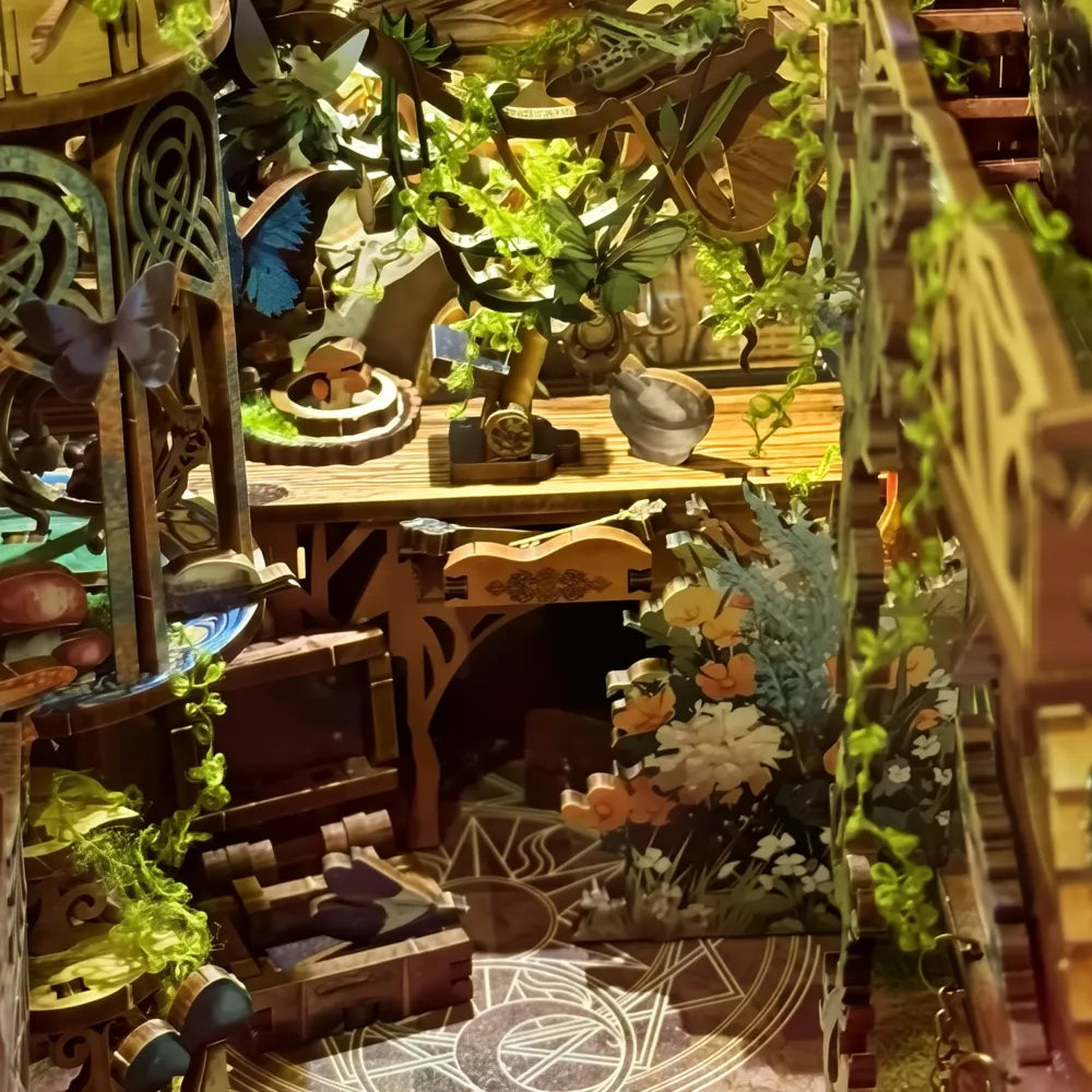 Insect Story - Book Nook Kit