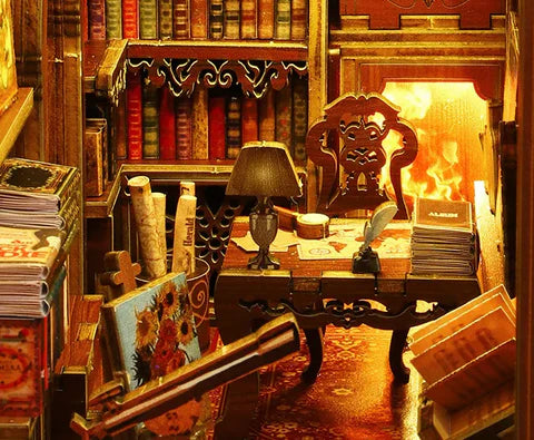 Escritorio frente a la chimenea