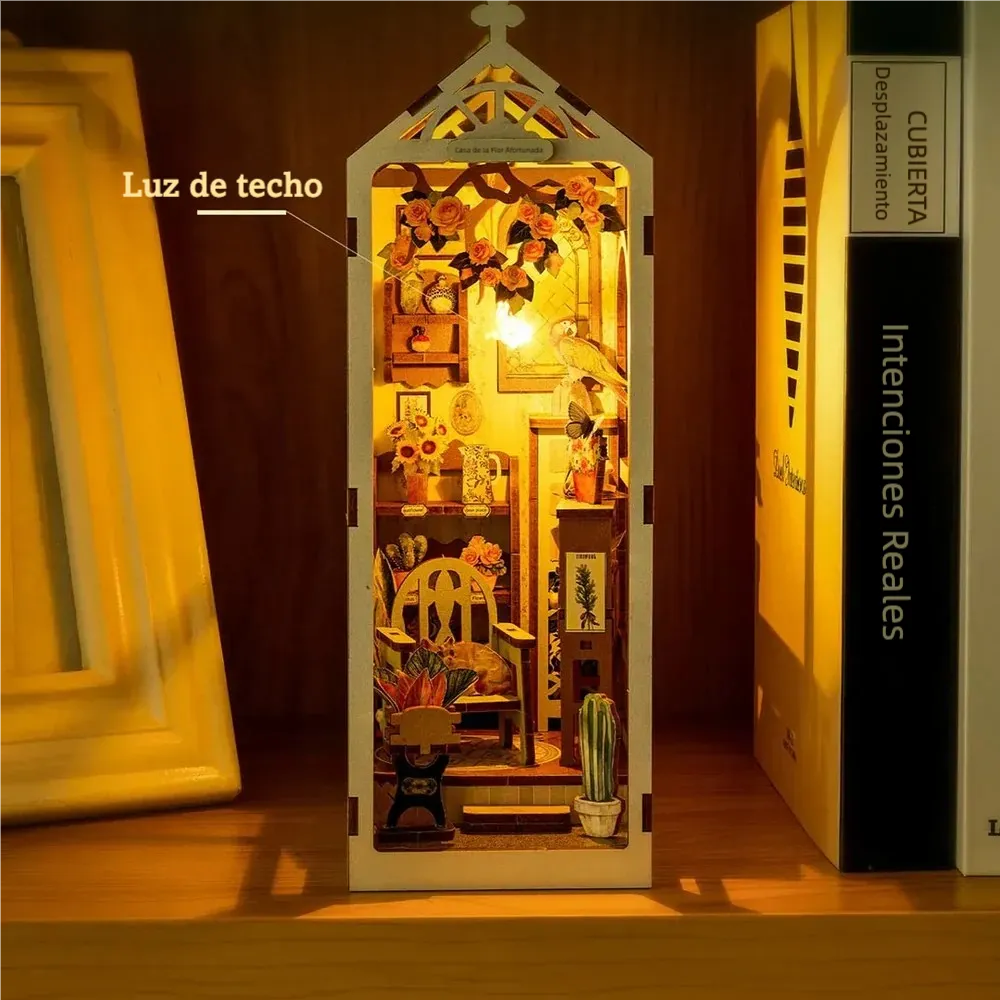 Lucky Flower House - Book Nook