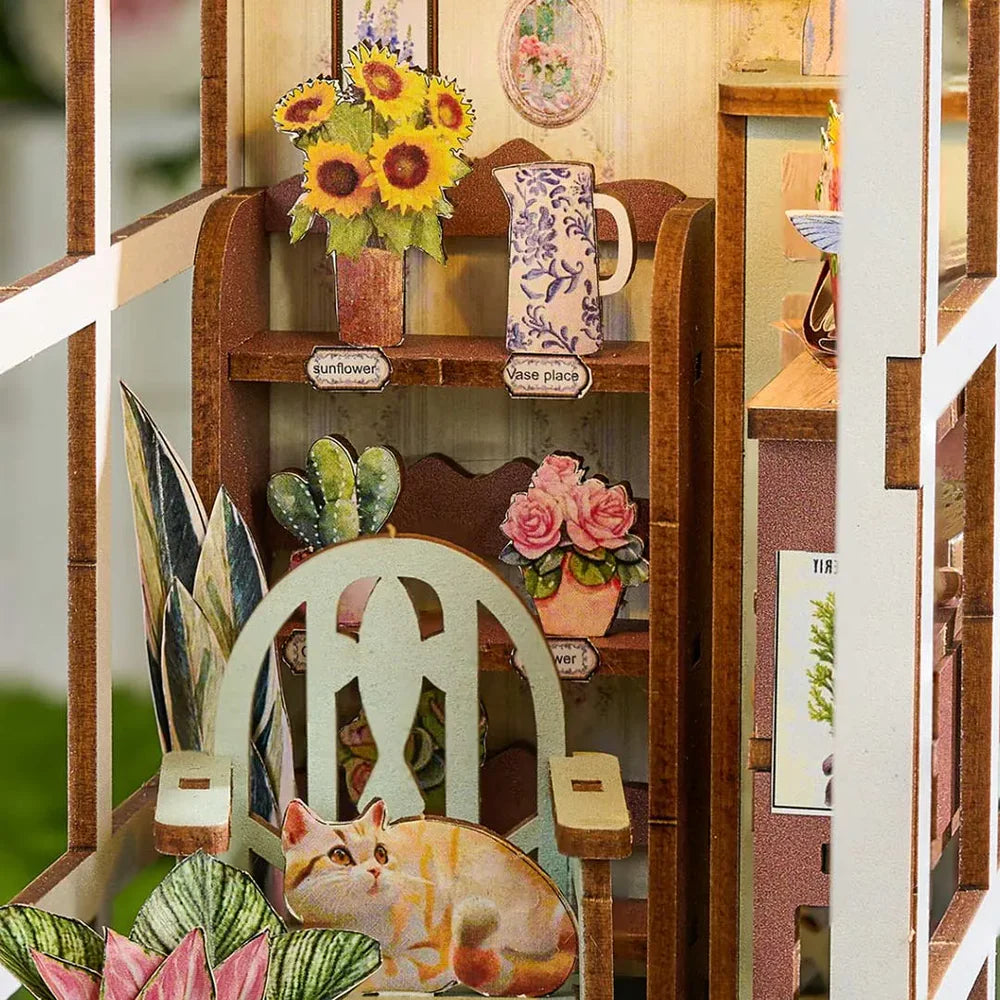 Lucky Flower House - Book Nook