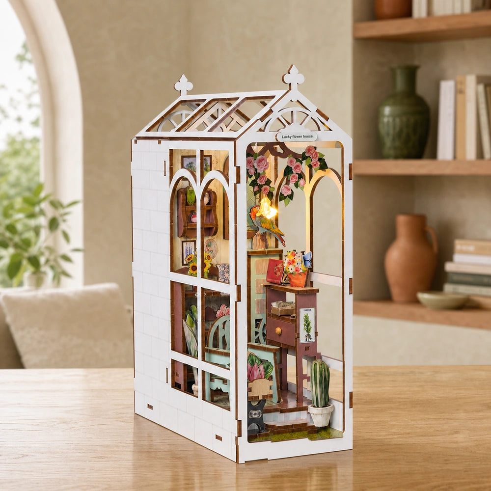 Lucky Flower House - Book Nook