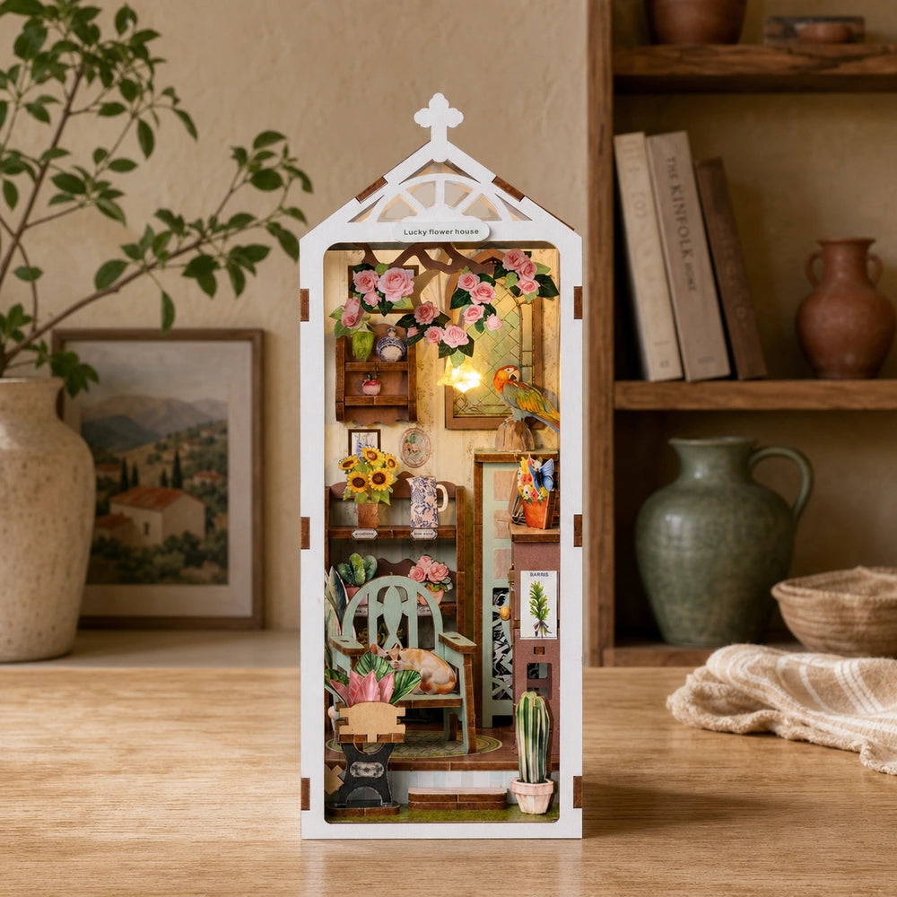 Lucky Flower House - Book Nook