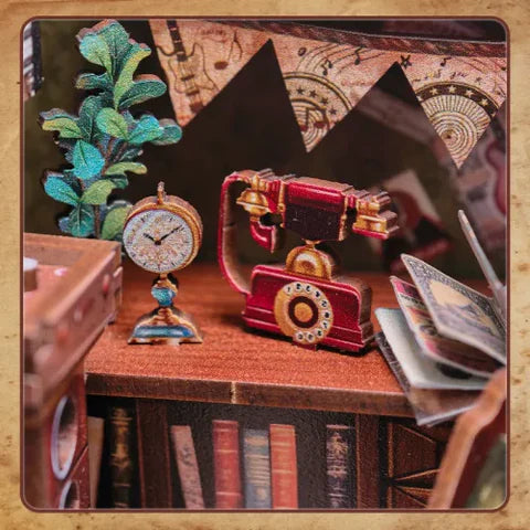 Teléfono rojo y reloj