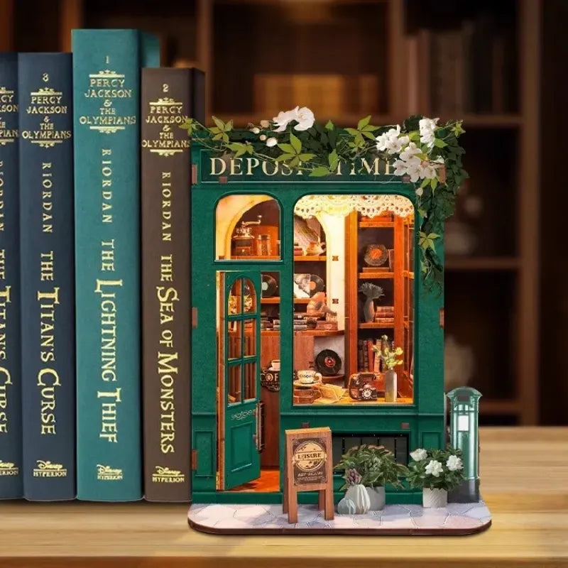 Moments In Time - Maquetas Book Nook