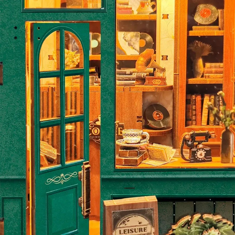 Moments In Time - Maquetas Book Nook