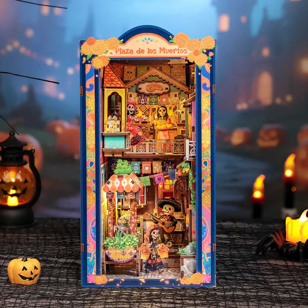 Plaza de los Muertos - Book Nook