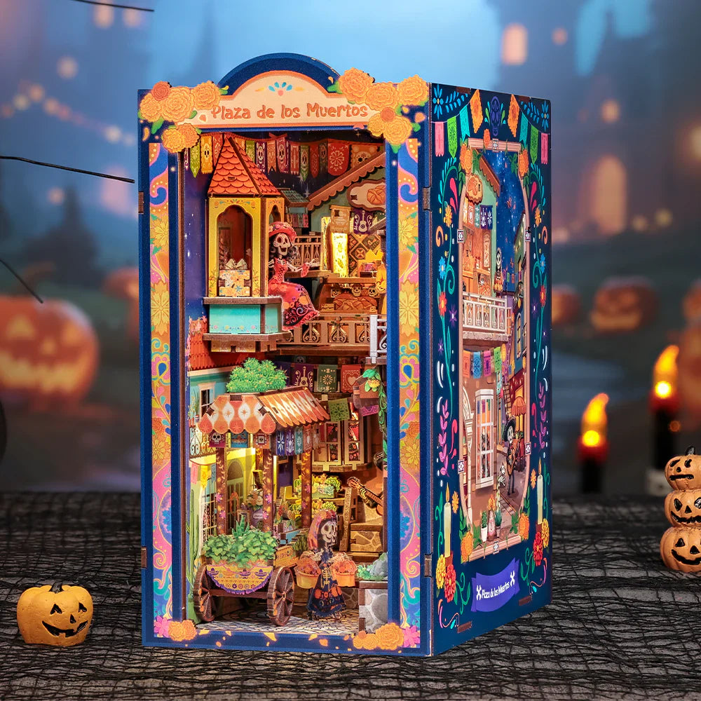 Plaza de los Muertos - Book Nook