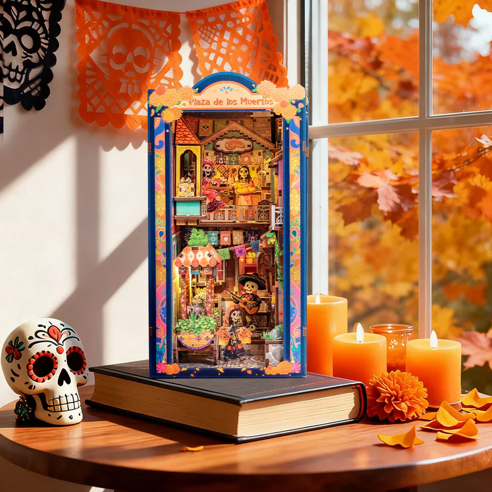 Plaza de los Muertos - Book Nook