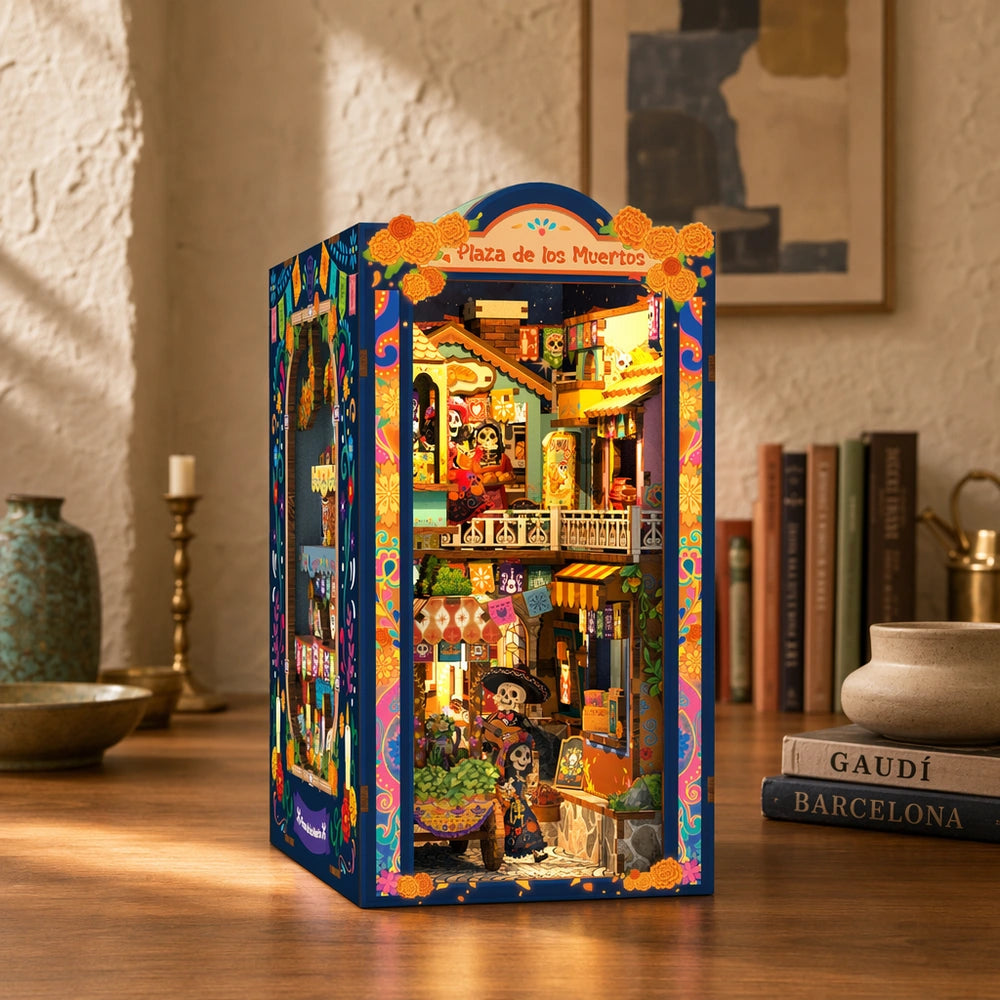 Plaza de los Muertos - Book Nook