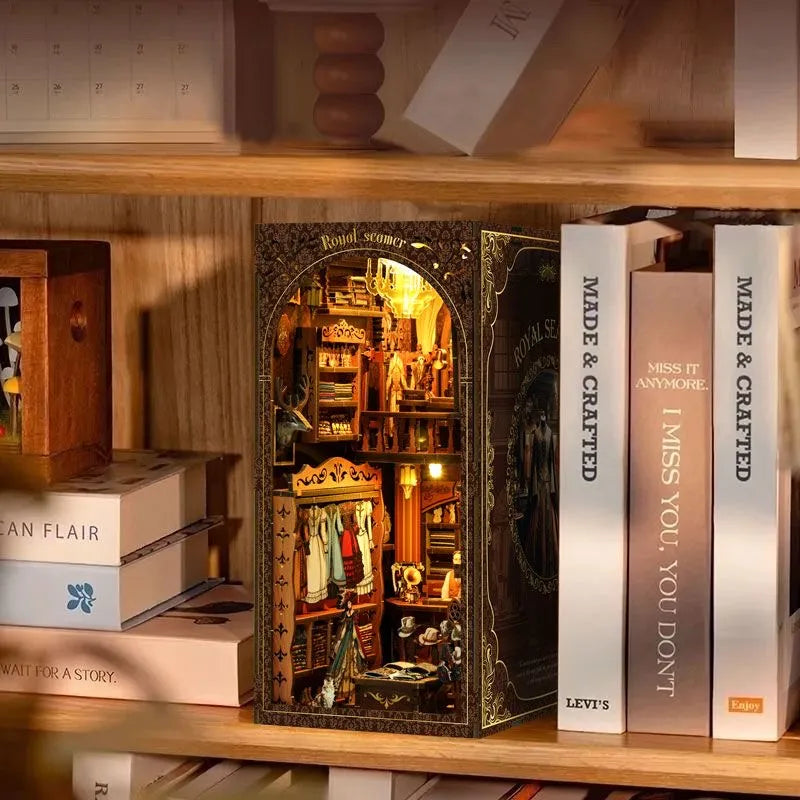 Royal Seamer - Book Nook