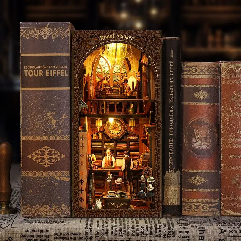 Royal Seamer - Book Nook