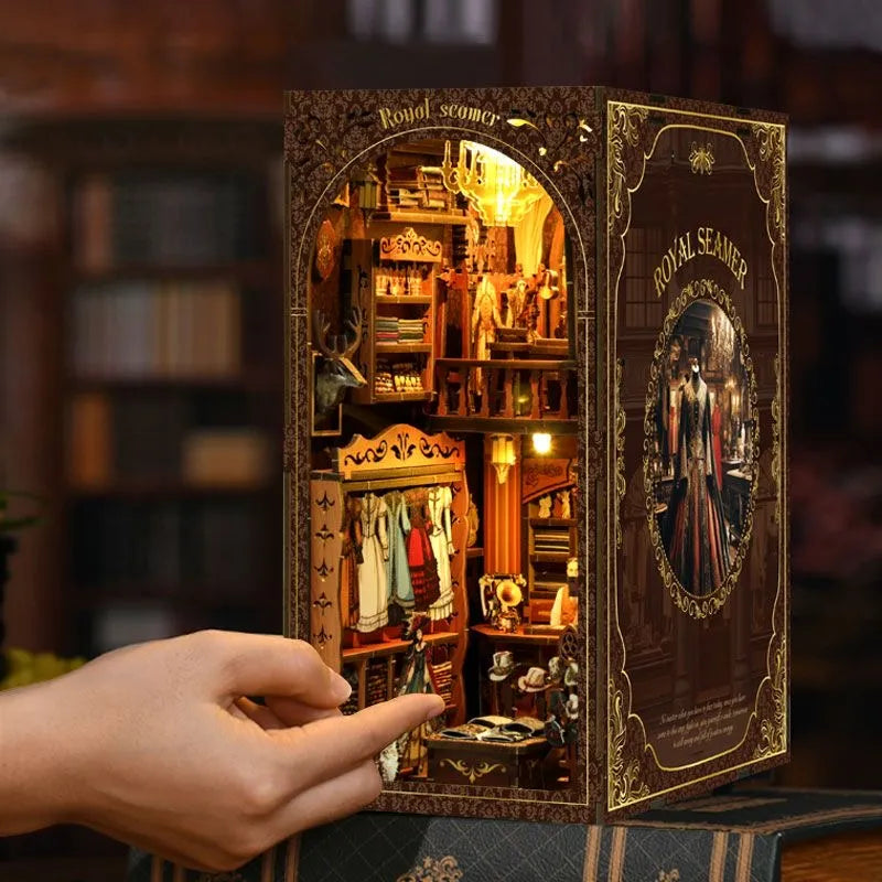 Royal Seamer - Book Nook