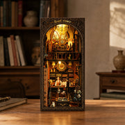 Royal Seamer - Book Nook