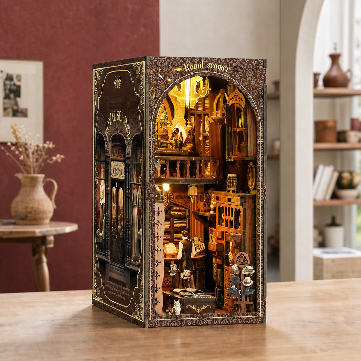 Royal Seamer - Book Nook