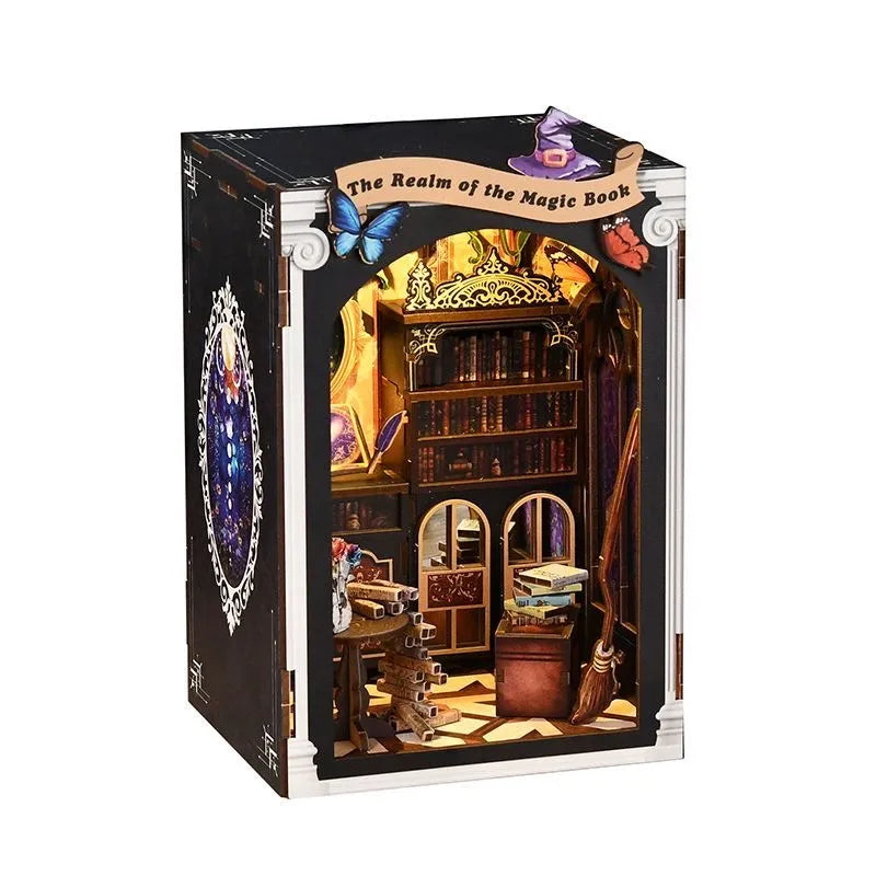 The Realm Of The Magic Book - Book Nook