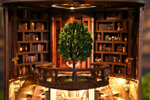 Árbol entre estanterías