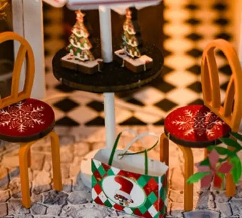 Mesa con adornos navideños