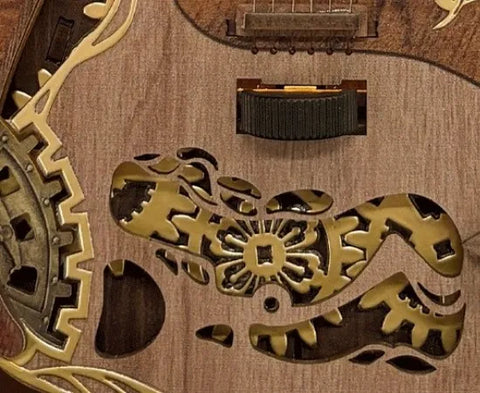 Detalle ornamental de la guitarra
